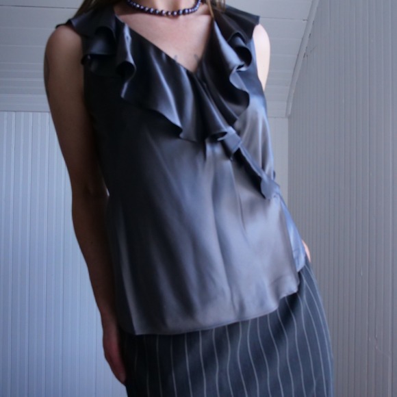 Gorgeous 90s/y2k Lauren Ralph Lauren gunmetal grey silk ruffle wrap top - Picture 7 of 7